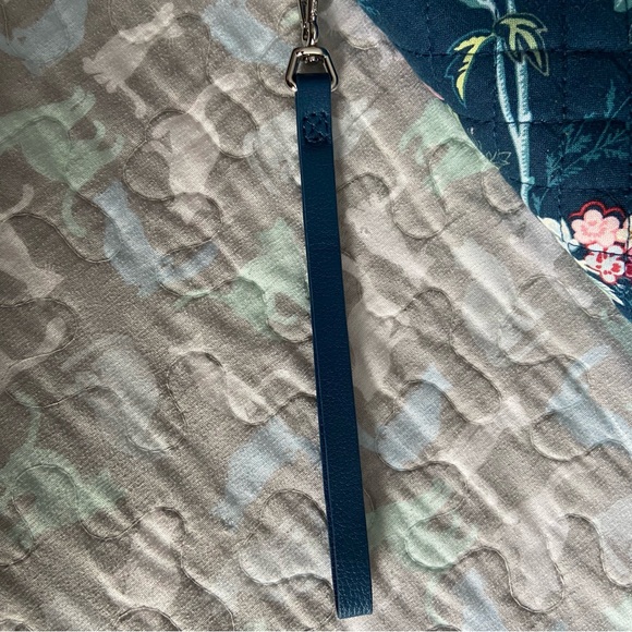 Vera Bradley Rose Toile wristlet - Picture 3 of 9